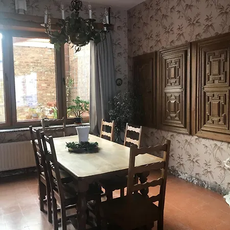 Les Colombages Динан